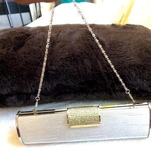 Classy Platinum hardcased clutch bag with chain
